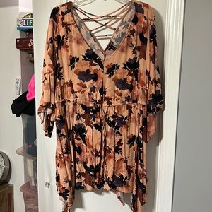 Torrid - 4 - blouse nude with flowers & leaves. flowy top with laced up back
